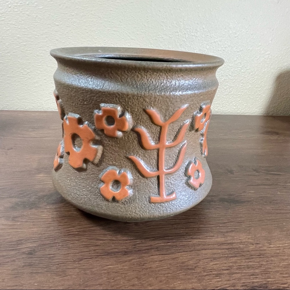 Hyalyn Pottery Embossed Mod Flower 60's Orange Planter 630 - Picture 3 of 10